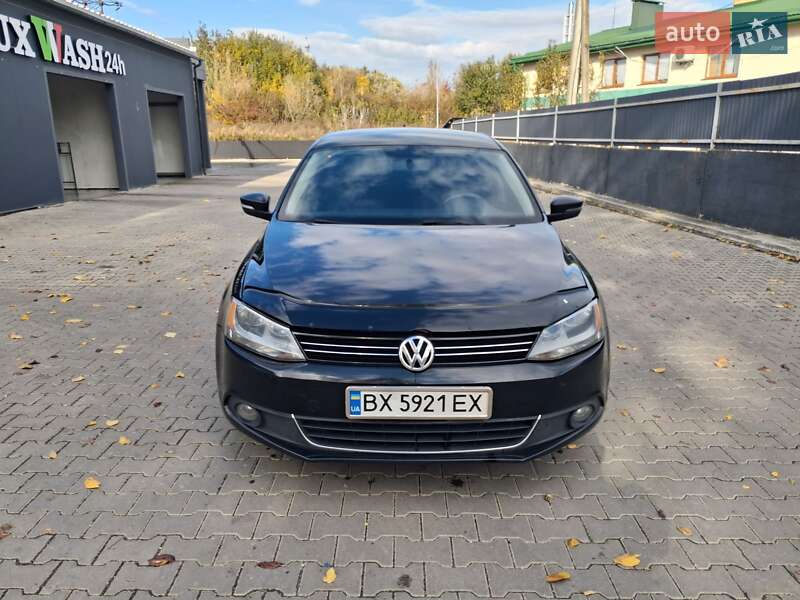 Седан Volkswagen Jetta 2013 в Львові