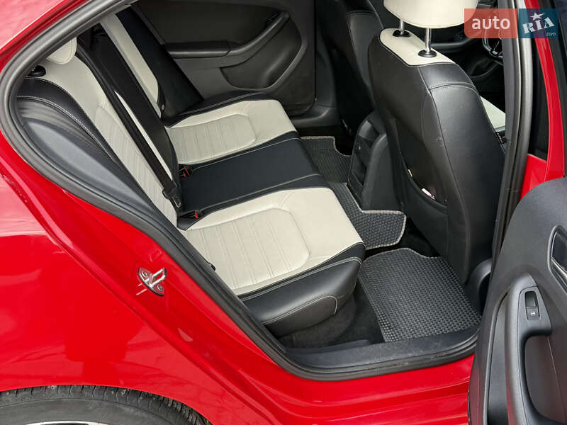 Седан Volkswagen Jetta 2016 в Новом Буге фото 10 Седан Volkswagen Jetta 2016 в Новом Буге