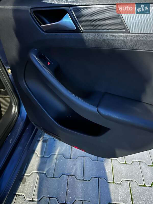 Седан Volkswagen Jetta 2016 в Хмельницком