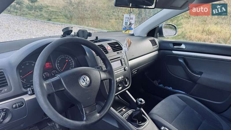 Седан Volkswagen Jetta 2005 в Львове