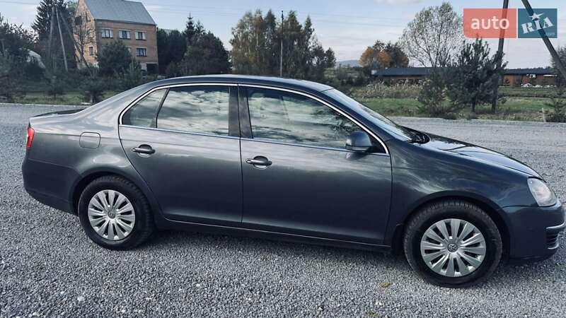 Седан Volkswagen Jetta 2005 в Львове