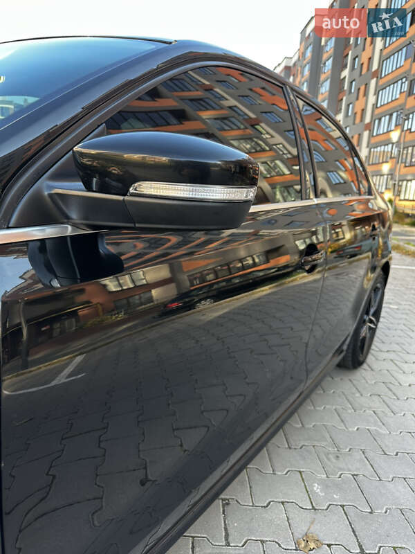 Седан Volkswagen Jetta 2013 в Тернополе