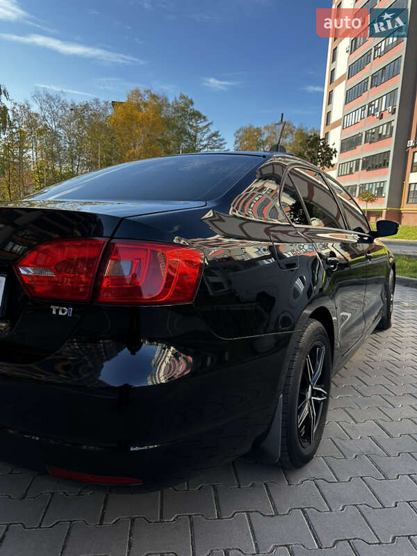 Седан Volkswagen Jetta 2013 в Тернополе