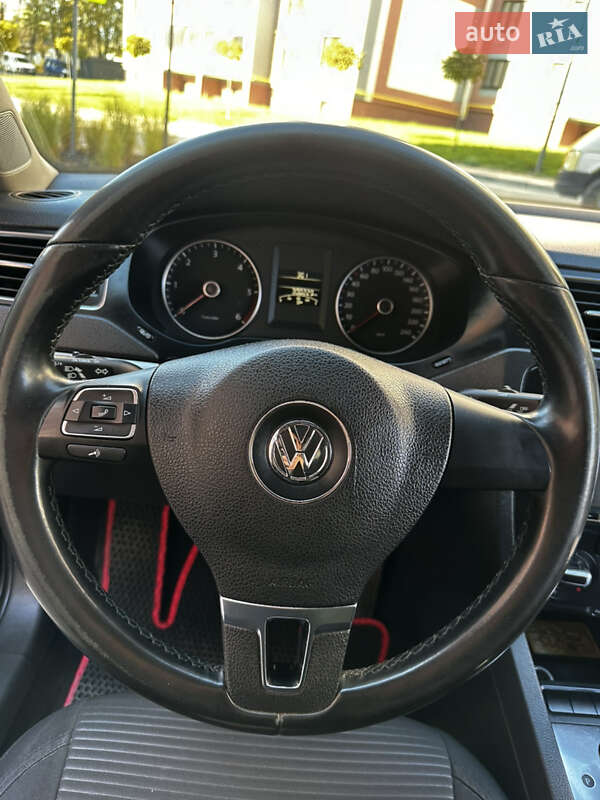 Седан Volkswagen Jetta 2013 в Тернополе