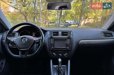 Седан Volkswagen Jetta 2017 в  фото 12 Седан Volkswagen Jetta 2017 в