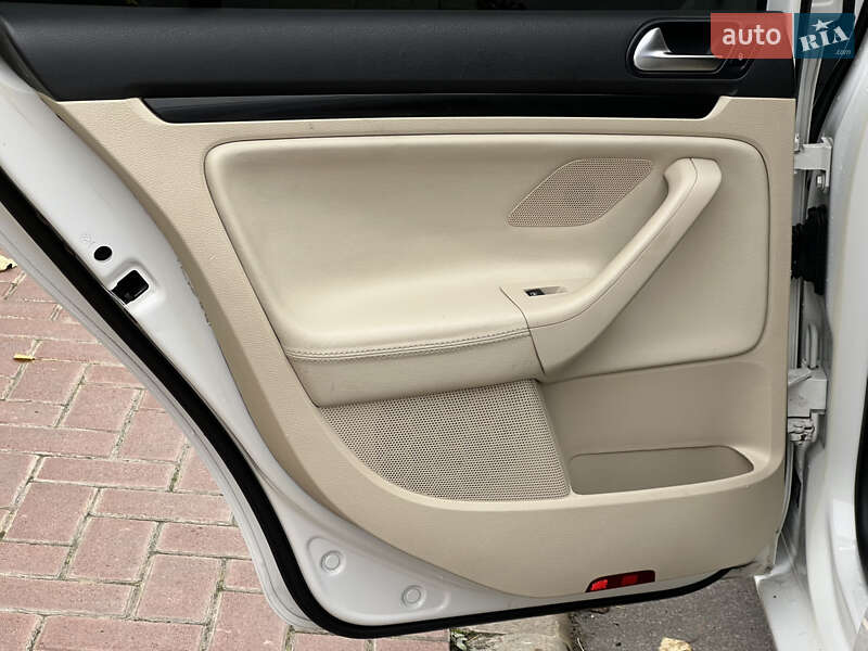 Универсал Volkswagen Jetta 2012 в Киеве