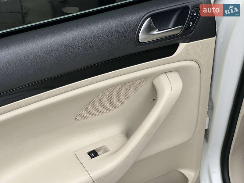 Универсал Volkswagen Jetta 2012 в Киеве