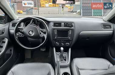 Седан Volkswagen Jetta 2017 в 