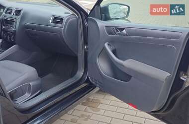 Седан Volkswagen Jetta 2011 в 