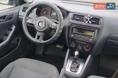 Седан Volkswagen Jetta 2011 в 