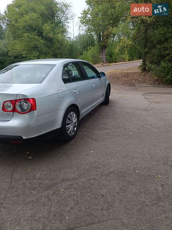Седан Volkswagen Jetta 2005 в Верхньодніпровську