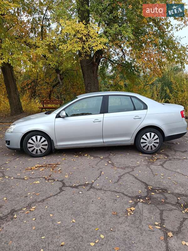 Седан Volkswagen Jetta 2005 в Верхньодніпровську