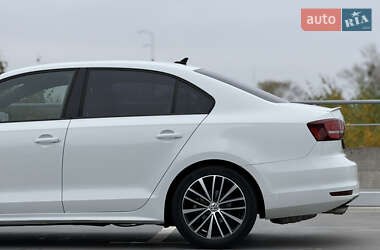 Седан Volkswagen Jetta 2015 в  фото 14 Седан Volkswagen Jetta 2015 в