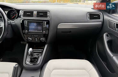 Седан Volkswagen Jetta 2015 в  фото 23 Седан Volkswagen Jetta 2015 в
