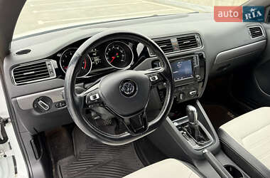 Седан Volkswagen Jetta 2015 в  фото 33 Седан Volkswagen Jetta 2015 в