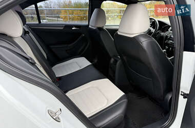 Седан Volkswagen Jetta 2015 в  фото 38 Седан Volkswagen Jetta 2015 в