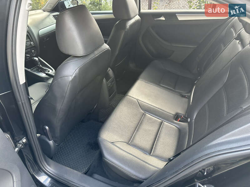 Седан Volkswagen Jetta 2012 в Дніпрі