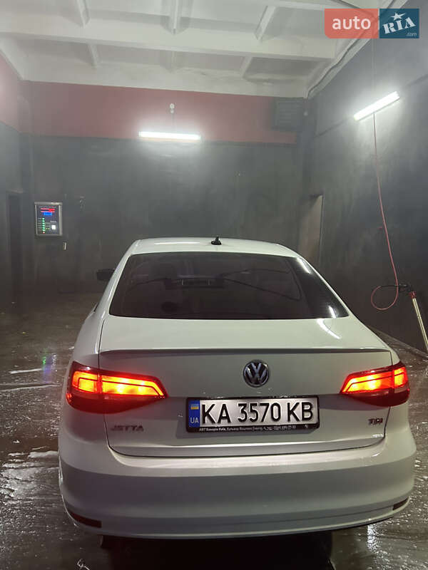 Седан Volkswagen Jetta 2015 в Сумах