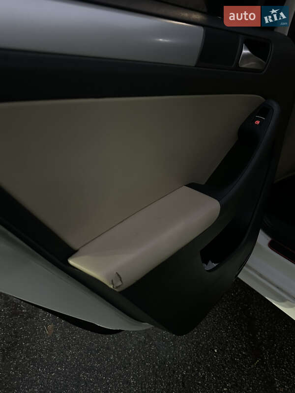 Седан Volkswagen Jetta 2013 в Киеве