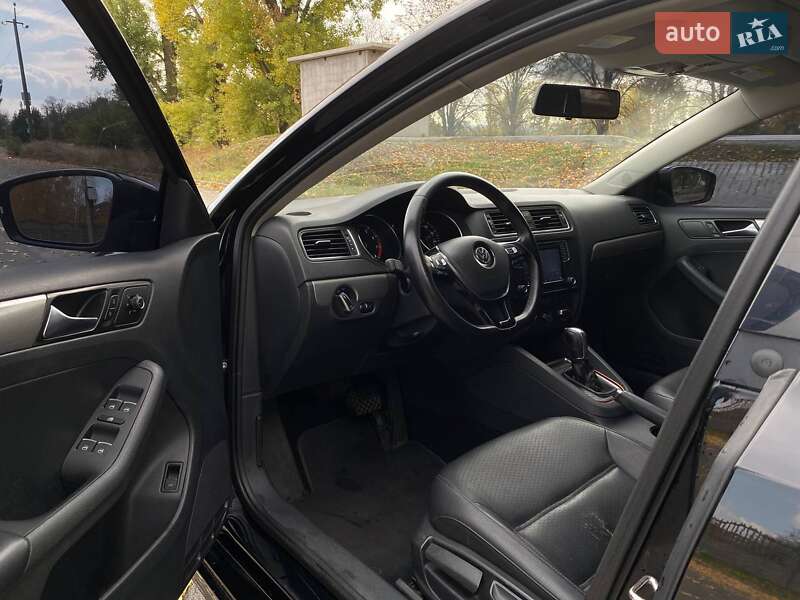 Седан Volkswagen Jetta 2016 в Днепре