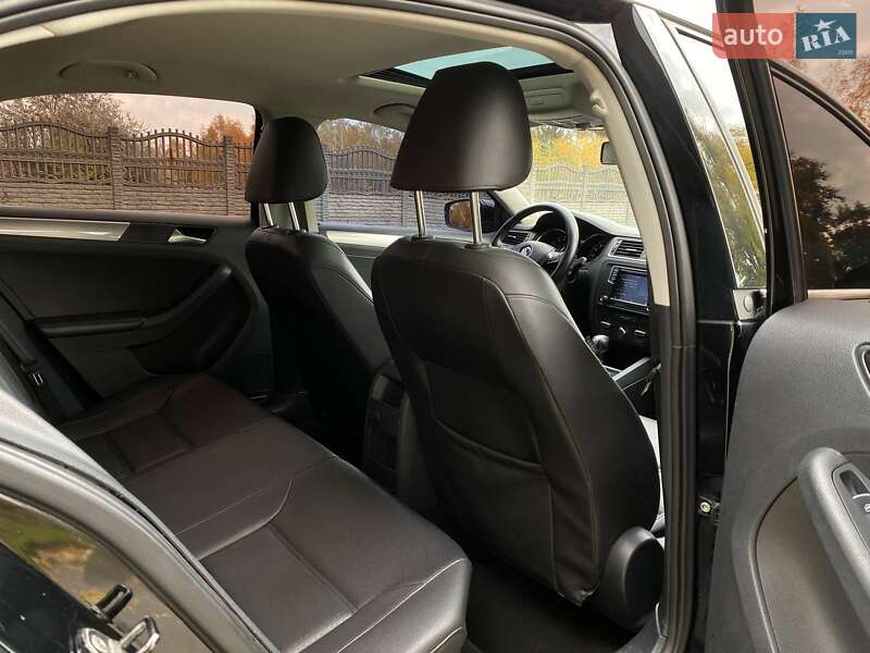 Седан Volkswagen Jetta 2016 в Днепре
