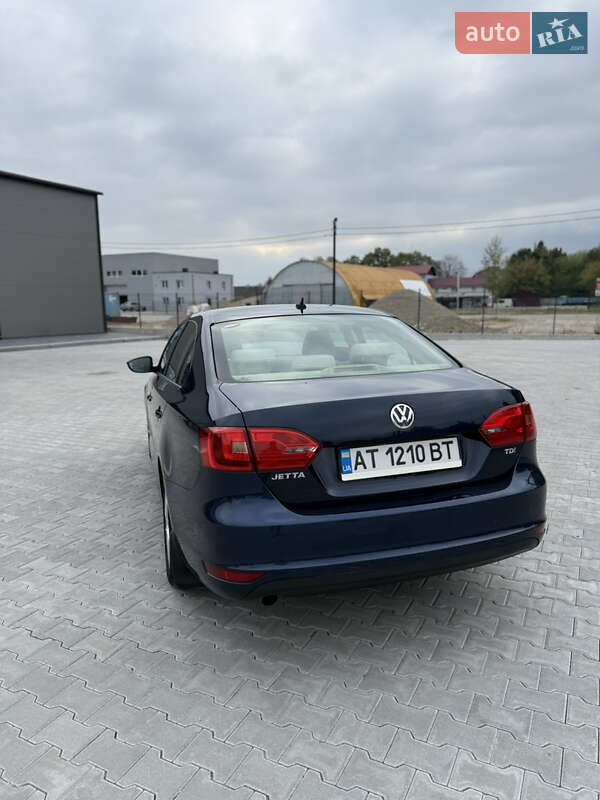 Седан Volkswagen Jetta 2011 в Калуше