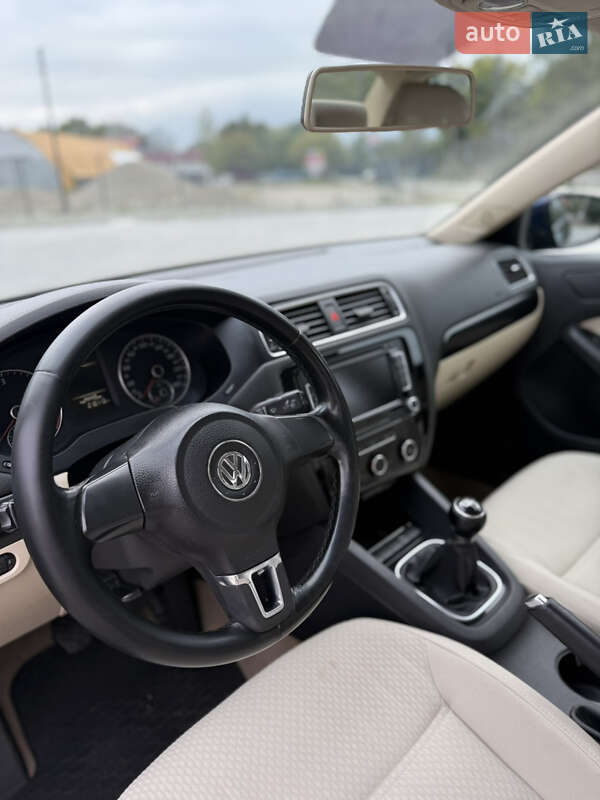 Седан Volkswagen Jetta 2011 в Калуше