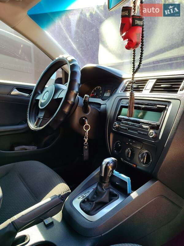 Седан Volkswagen Jetta 2014 в Обухові фото 27 Седан Volkswagen Jetta 2014 в Обухові