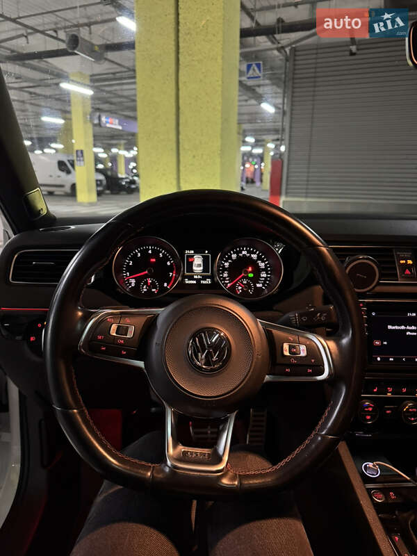 Седан Volkswagen Jetta 2017 в Киеве фото 10 Седан Volkswagen Jetta 2017 в Киеве