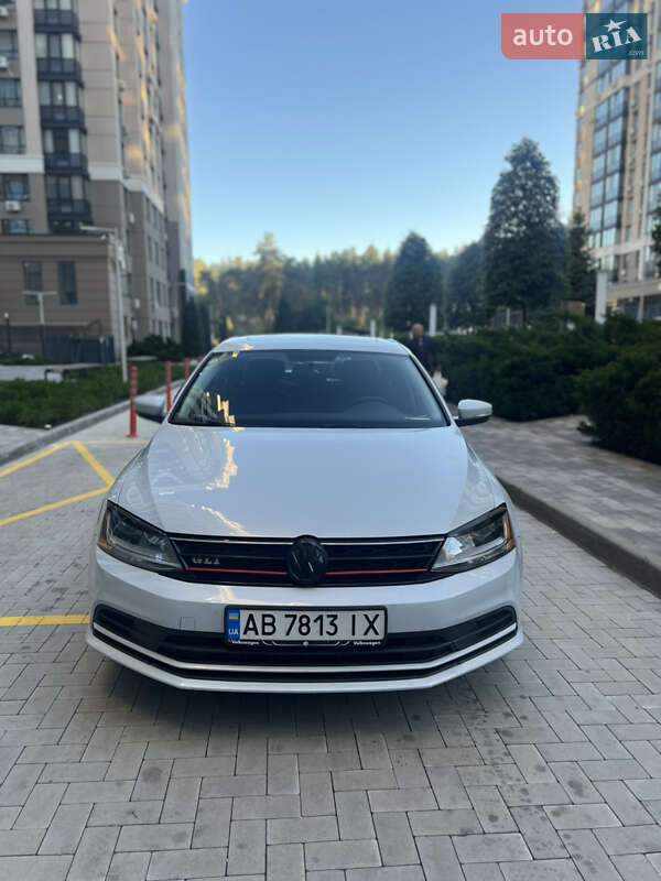 Седан Volkswagen Jetta 2016 в  фото Седан Volkswagen Jetta 2016 в