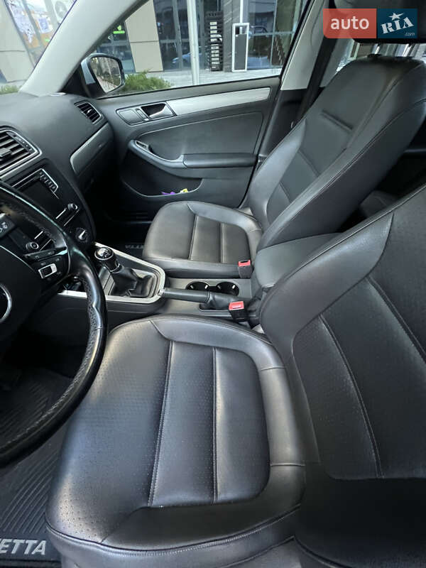 Седан Volkswagen Jetta 2016 в Ірпені фото 14 Седан Volkswagen Jetta 2016 в Ірпені
