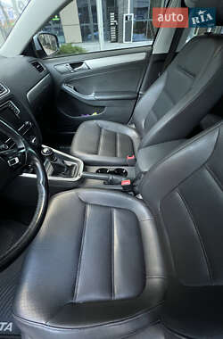 Седан Volkswagen Jetta 2016 в  фото 14 Седан Volkswagen Jetta 2016 в