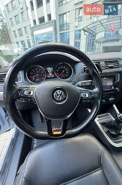 Седан Volkswagen Jetta 2016 в  фото 17 Седан Volkswagen Jetta 2016 в