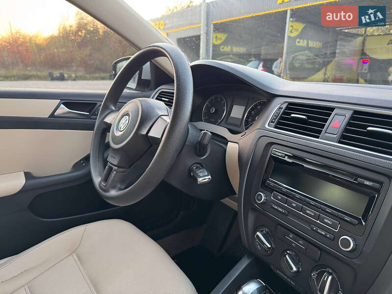 Седан Volkswagen Jetta 2012 в Вінниці