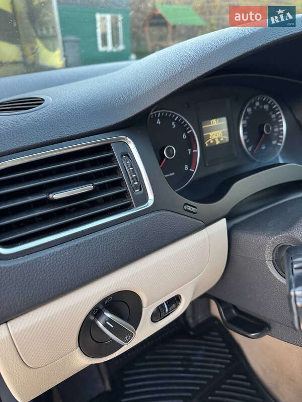 Седан Volkswagen Jetta 2012 в Вінниці