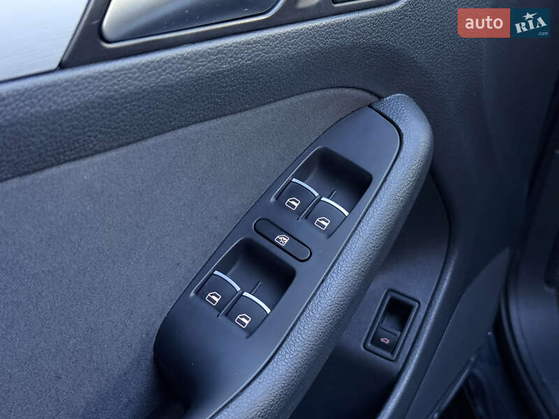 Седан Volkswagen Jetta 2013 в Тернополе фото 19 Седан Volkswagen Jetta 2013 в Тернополе