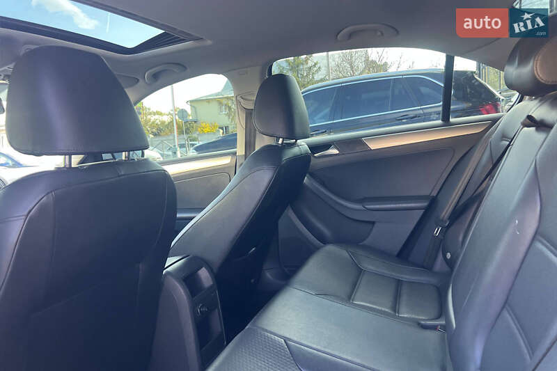 Седан Volkswagen Jetta 2015 в Івано-Франківську фото 19 Седан Volkswagen Jetta 2015 в Івано-Франківську