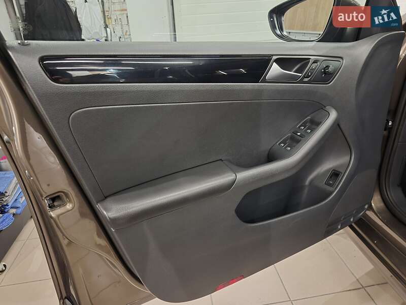 Седан Volkswagen Jetta 2013 в Киеве фото 22 Седан Volkswagen Jetta 2013 в Киеве
