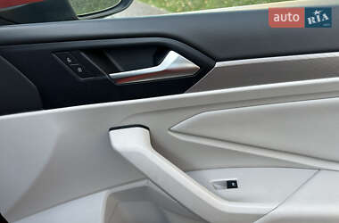 Седан Volkswagen Jetta 2019 в  фото 34 Седан Volkswagen Jetta 2019 в