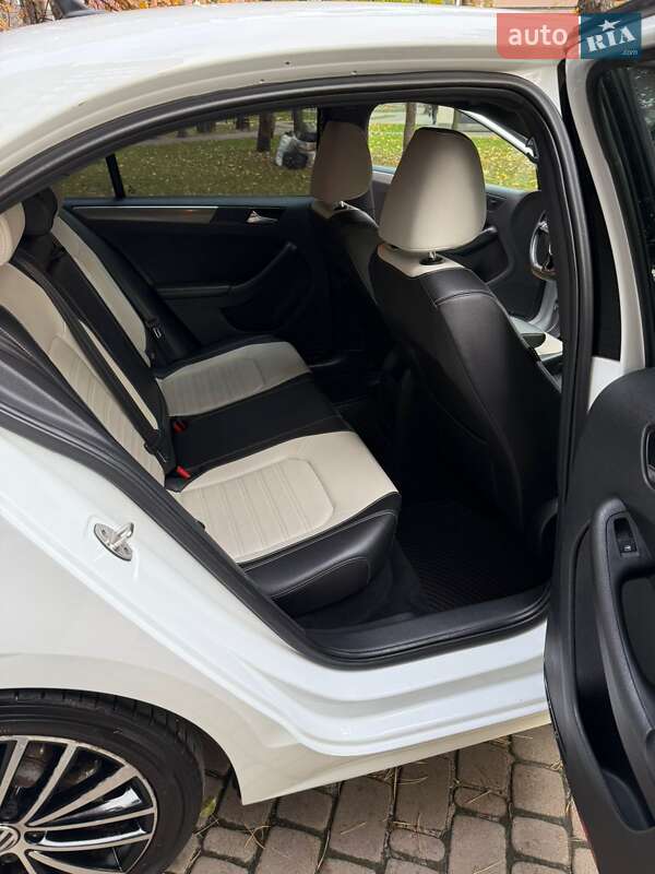 Седан Volkswagen Jetta 2015 в Броварах фото 5 Седан Volkswagen Jetta 2015 в Броварах