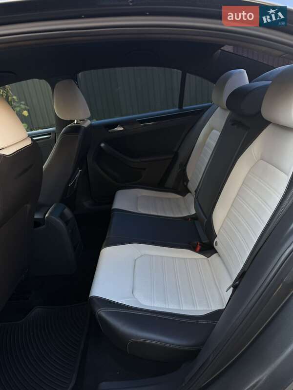 Седан Volkswagen Jetta 2015 в Киеве фото 17 Седан Volkswagen Jetta 2015 в Киеве