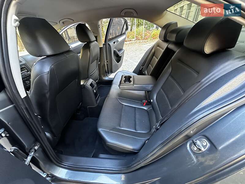 Седан Volkswagen Jetta 2013 в Киеве