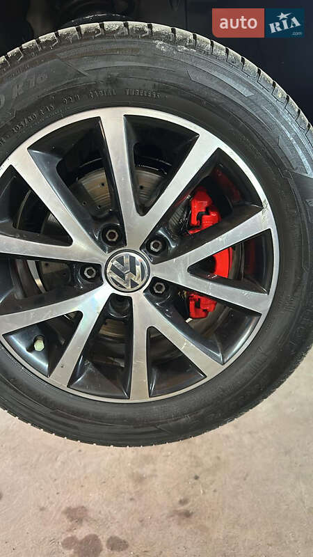 Седан Volkswagen Jetta 2012 в Золочеві