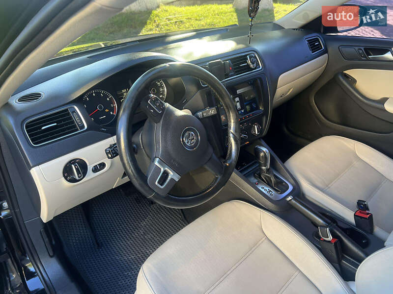 Седан Volkswagen Jetta 2012 в Золочеві