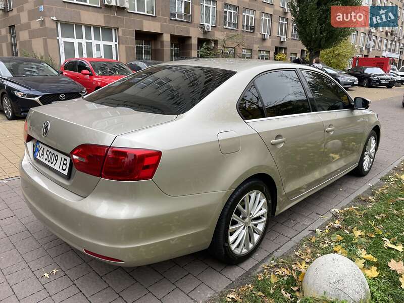 Седан Volkswagen Jetta 2013 в Києві