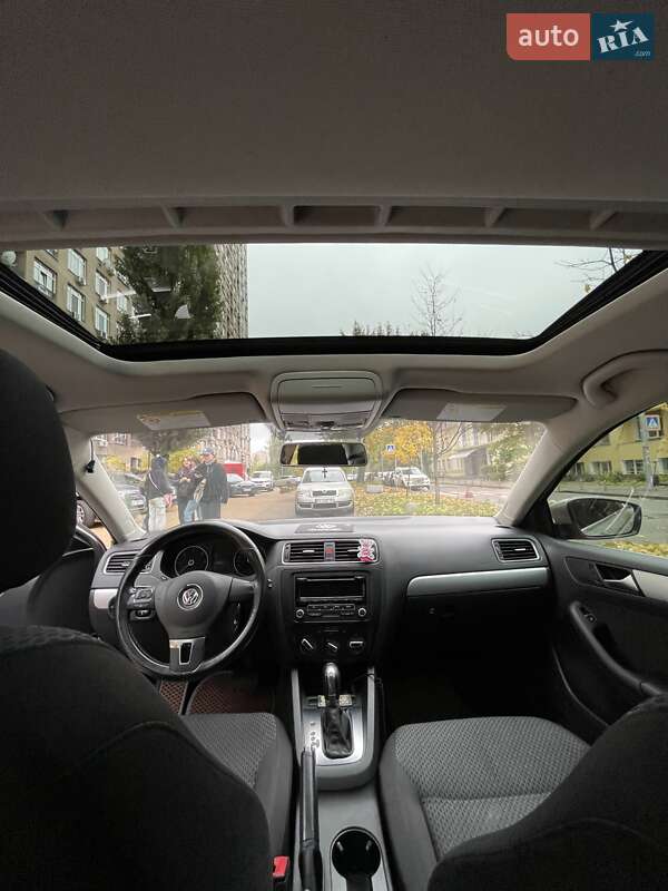 Седан Volkswagen Jetta 2013 в Києві