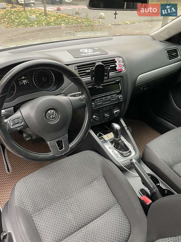 Седан Volkswagen Jetta 2013 в Києві