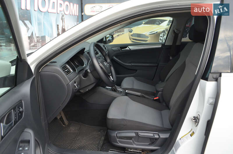 Седан Volkswagen Jetta 2016 в Киеве фото 12 Седан Volkswagen Jetta 2016 в Киеве