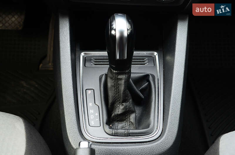 Седан Volkswagen Jetta 2016 в Киеве фото 21 Седан Volkswagen Jetta 2016 в Киеве