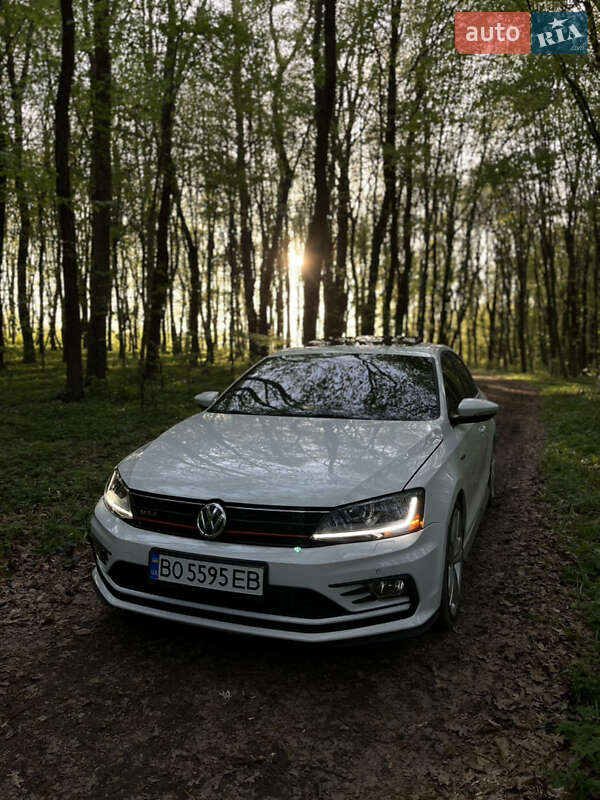 Седан Volkswagen Jetta 2015 в Борщеве